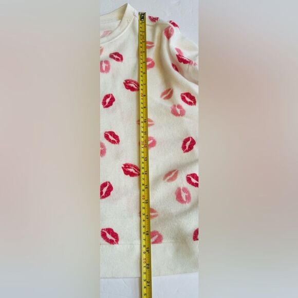 Z Supply Kissed Crew Pullover Sweatshirt Size Medium White Red Lips - Picture 5 of 6